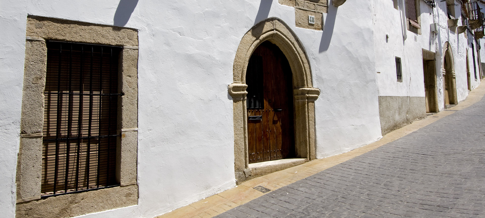 Ulica w dzielnicy żydowskiej Valencia de Alcántara (prowincja Cáceres, Estremadura) Ulica w dzielnicy żydowskiej Valencia de Alcántara (prowincja Cáceres, Estremadura)