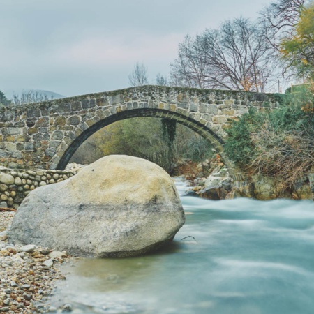 Uno dei ponti di pietra di Jarandilla de la Vera, a Cáceres (Estremadura)
