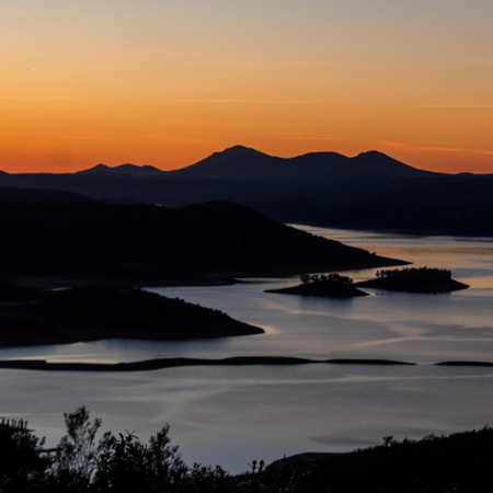 Represa na Reserva da Biosfera Sibéria Estremenha