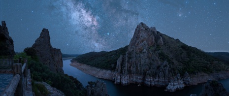 Céu estrelado no Parque Nacional de Monfragüe, Extremadura