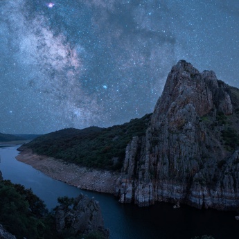 Céu estrelado no Parque Nacional de Monfragüe, Extremadura