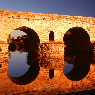 Römerbrücke über den Fluss Albarregas