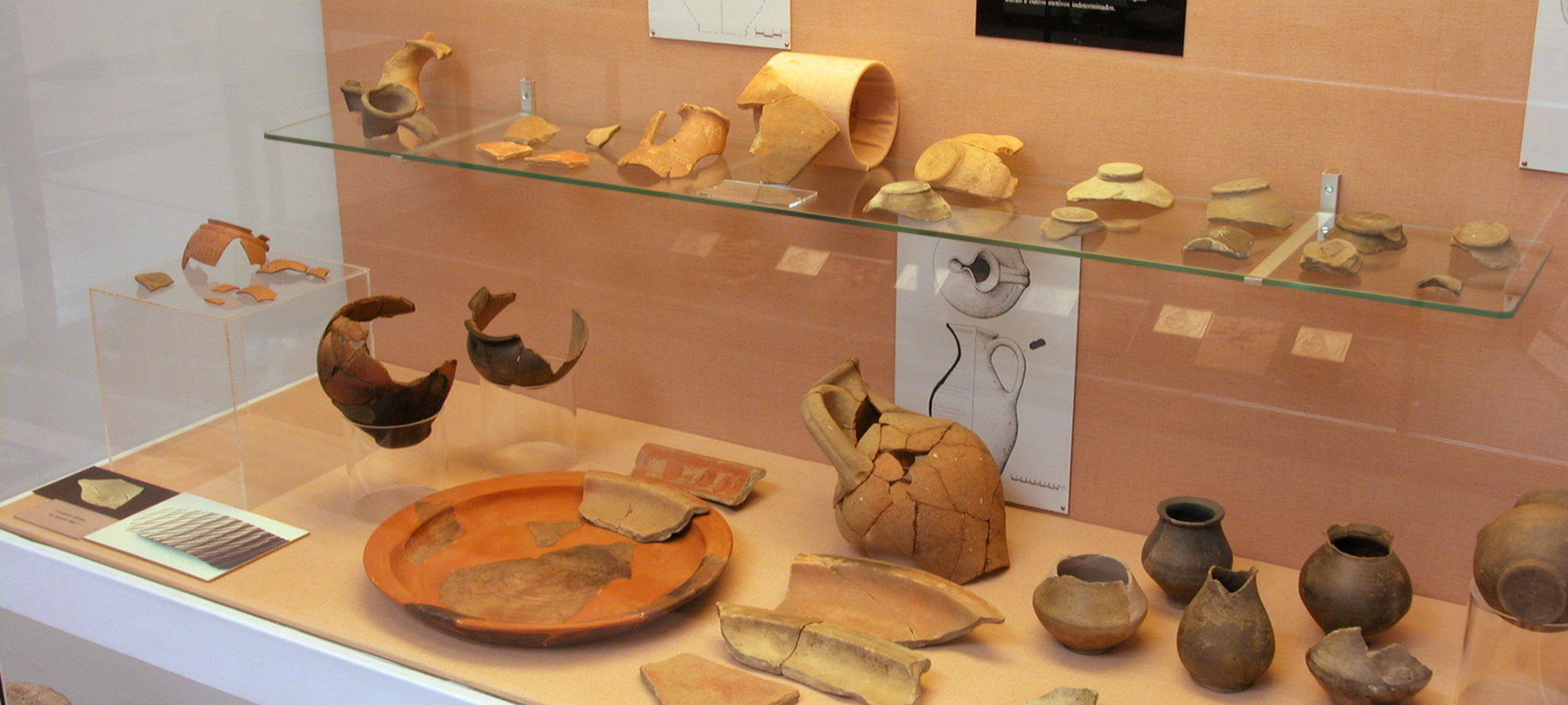 Saal im Archäologischen Museum Castro von Viladonga