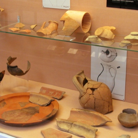Saal im Archäologischen Museum Castro von Viladonga