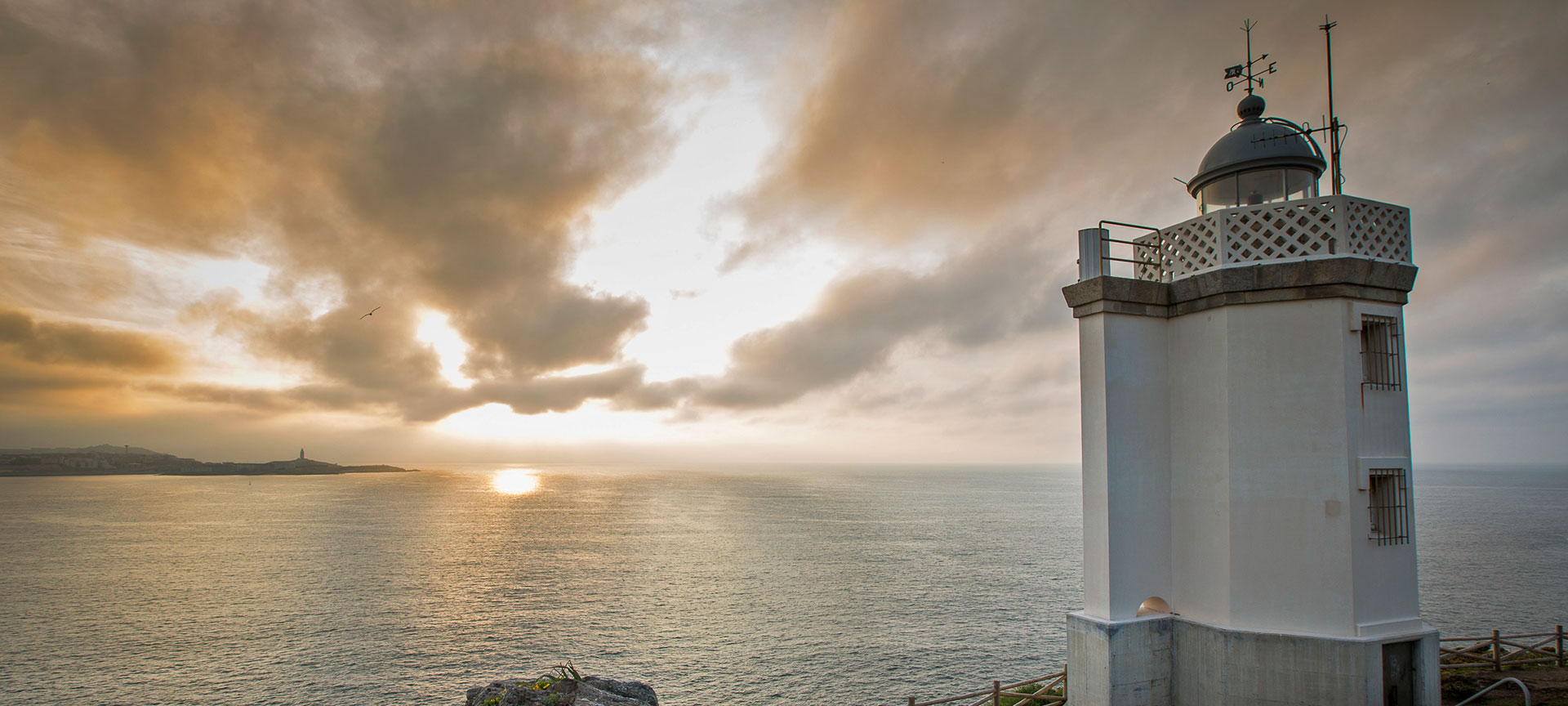 View of the Cantabrian from the Costa de Dexo with the Tower of Hércules on the horizon. Coruña