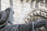 Detalle de la estatua del Peregrino de Portomarín, en Lugo (Galicia)