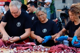 Coupeurs de poulpes à la Fête du poulpe, à O Carballiño (province d'Ourense)