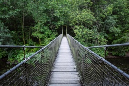 Pont suspendu dans le parc naturel de Fragas do Eume à La Corogne, Galice