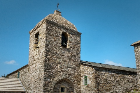 Iglesia de Santa María A Real en O Cebreiro, Galicia