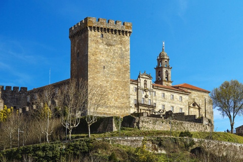 Monumentalny kompleks San Vicente del Pino w Monforte de Lemos, Lugo