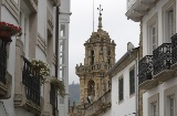 Widok na katedrę pomiędzy ulicami Mondoñedo (Lugo, Galicja)