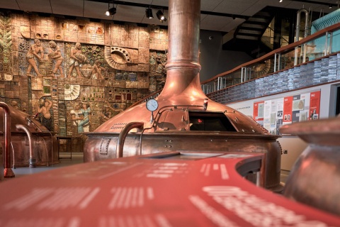 Blick in das Innere des Museums MEGA Mundo Estrella de Galicia, A Coruña