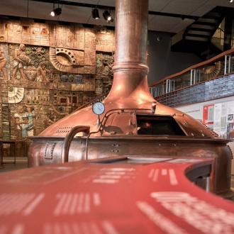 Vue de l'intérieur du musée MEGA Mundo Estrella de Galicia, province de La Corogne