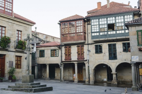 Plaza da Leña, una de las más antiguas de Pontevedra, Galicia