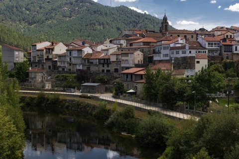 Widok panoramiczny na Ribadavię, Ourense (Galicja)