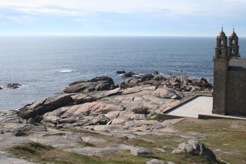 Vista del Santuario de la Virgen de A Barca, en Muxía (A Coruña, Galicia)