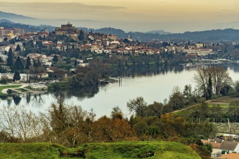 "Vue panoramique de Tui (province de Pontevedra, Galice) "