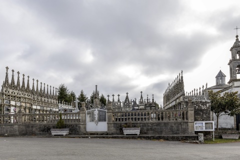 Iglesia y cementerio de Goiriz, en Vilalba (Lugo, Galicia)