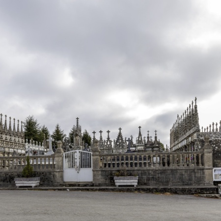 Church and cemetery in Goiriz, Vilalba (Lugo, Galicia)