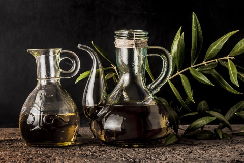 Butelki oliwy z oliwek