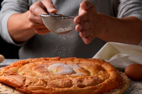 Preparazione di una Ensaimada di Maiorca