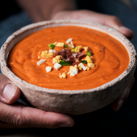 Dettaglio di recipiente con salmorejo