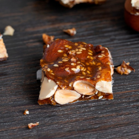 Detalhe de “turrón de guirlache” (torrone de crocante)