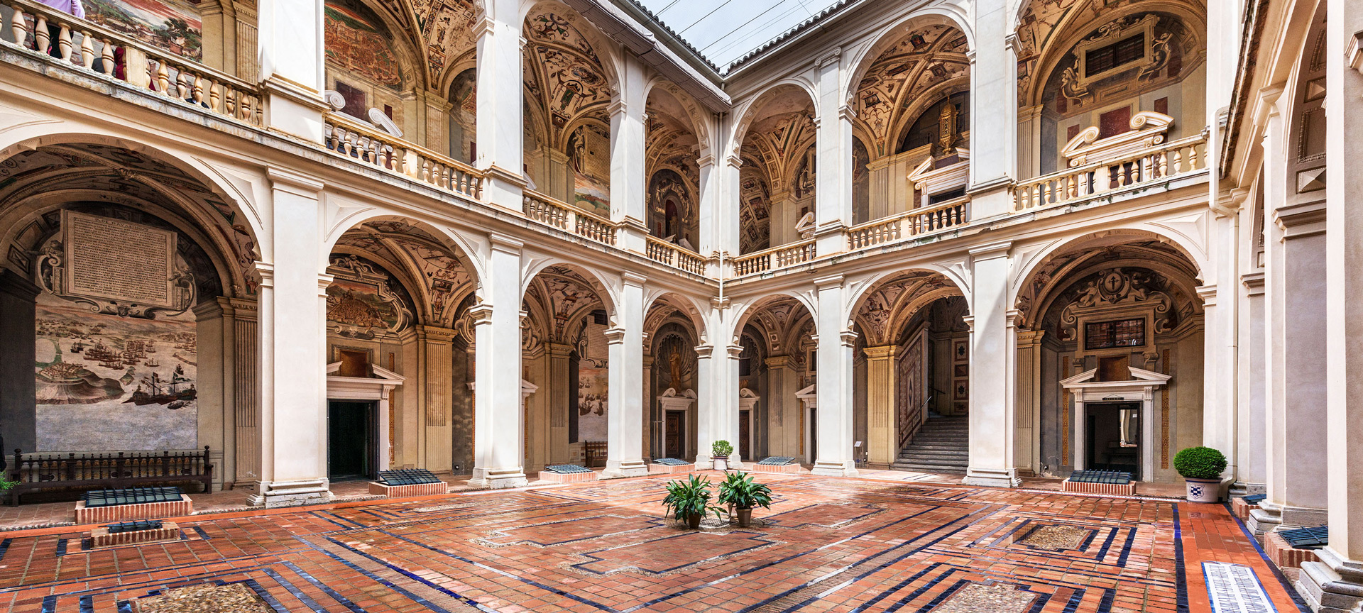 Jardines del Palacio del Marqués de Santa Cruz de Viso del Marqués en Ciudad Real, Castilla-La Mancha Jardines del Palacio del Marqués de Santa Cruz de Viso del Marqués en Ciudad Real, Castilla-La Mancha