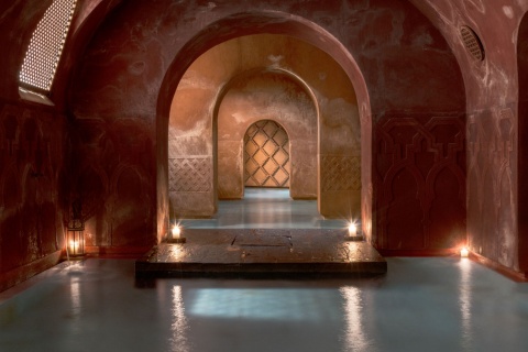 Interior de baños árabes Hammam Al Ándalus Madrid