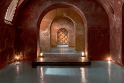 Interior dos banhos árabes Hammam Al Ándalus Madrid