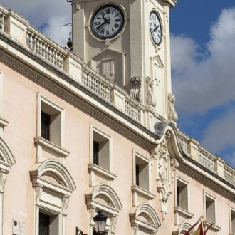 アルカラ・デ・エナーレス市庁舎