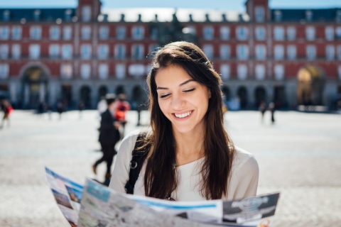 Ragazza in Plaza Mayor a Madrid