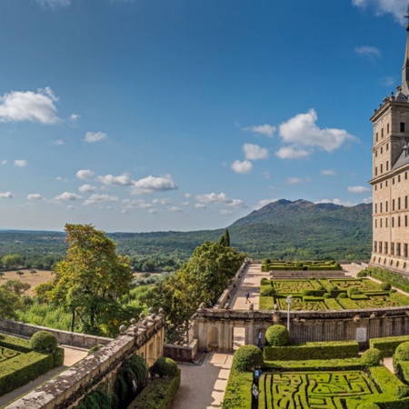 Mosteiro de San Lorenzo de El Escorial (Comunidade de Madri) e jardins