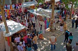 Stände auf dem Madrider Flohmarkt El Rastro. Madrid