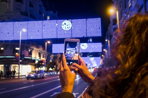 Luces de navidad en la calle Gran Vía de Madrid