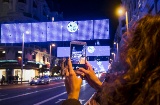 Oświetlenie bożonarodzeniowe na ulicy Gran Vía w Madrycie