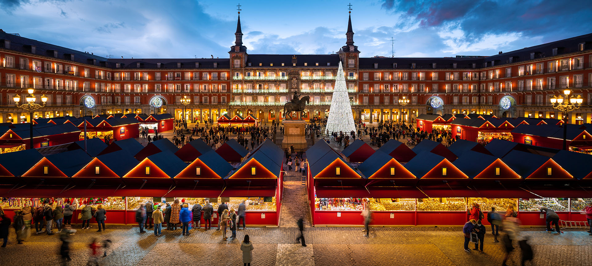 Mercado de navidad en la Plaza Mayor de Madrid Mercado de navidad en la Plaza Mayor de Madrid