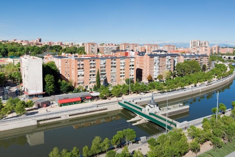 Panoramablick auf einen Teil von Madrid Río