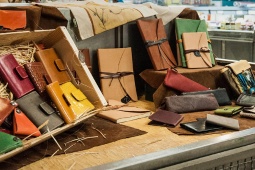Stand « Maniobras Reciclantes ». Marché San Fernando. Madrid