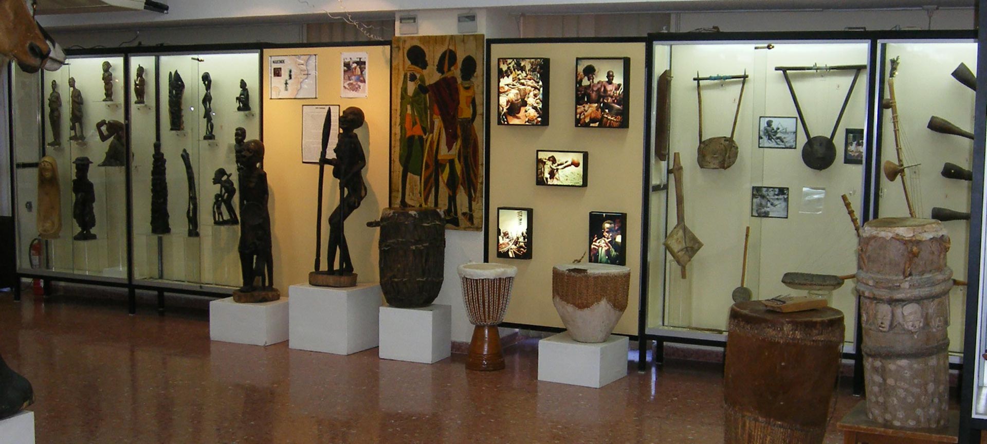Sala interior del Museo Africano. Madrid Sala interior del Museo Africano. Madrid