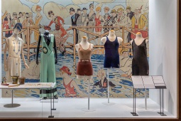 Vitrine « La découverte du corps ». Exposition permanente du musée du Costume, Madrid