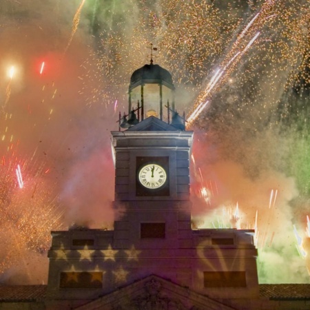 Notte di Capodanno presso la Puerta del Sol di Madrid