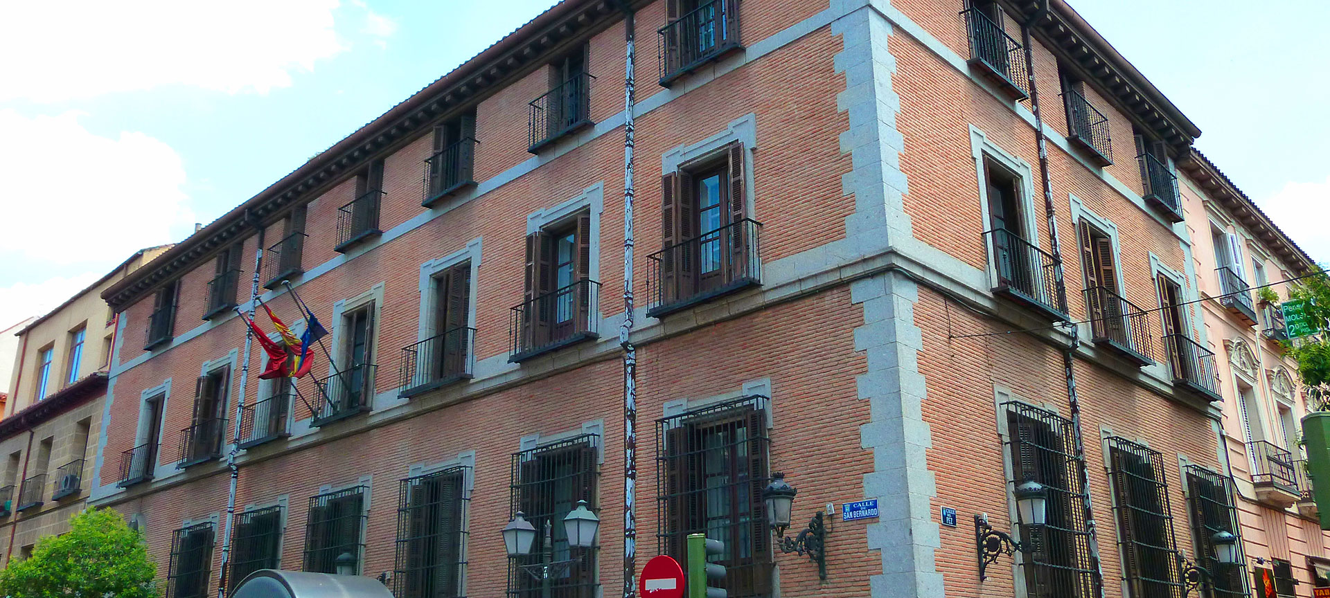 Bauer Palace. Bauer Palace.
