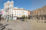 Statua di Lorca e Teatro Spagnolo in Plaza de Santa Ana. Quartiere di Las Letras. Madrid