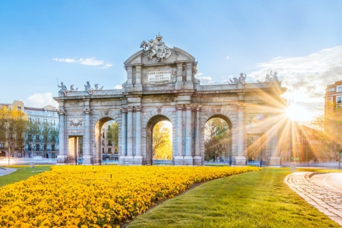 Puerta de Alcalá w Madrycie, Wspólnota Madrytu