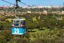 Cable car crossing the Casa de Campo in Madrid