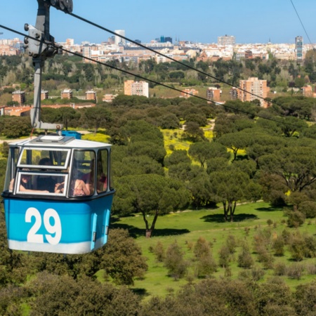 Teleférico atravessando a Casa de Campo em Madri