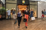 Turistas en The Style Outlets de Las Rozas, Comunidad de Madrid