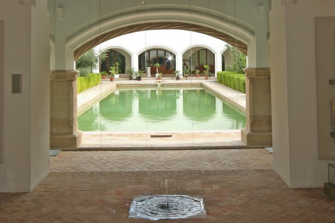 サンタ・クララ・ラ・レアル修道院美術館の中庭ムルシア