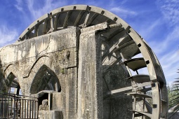 Жернов в этнологическом музее народных традиций, обычаев и искусства Мурсии